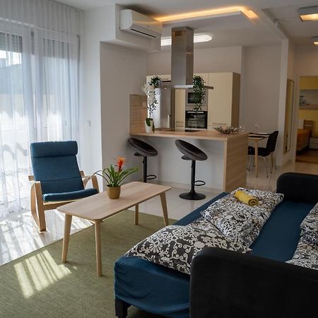 Sunshine Apartman With Free Parking Gyor Exterior photo