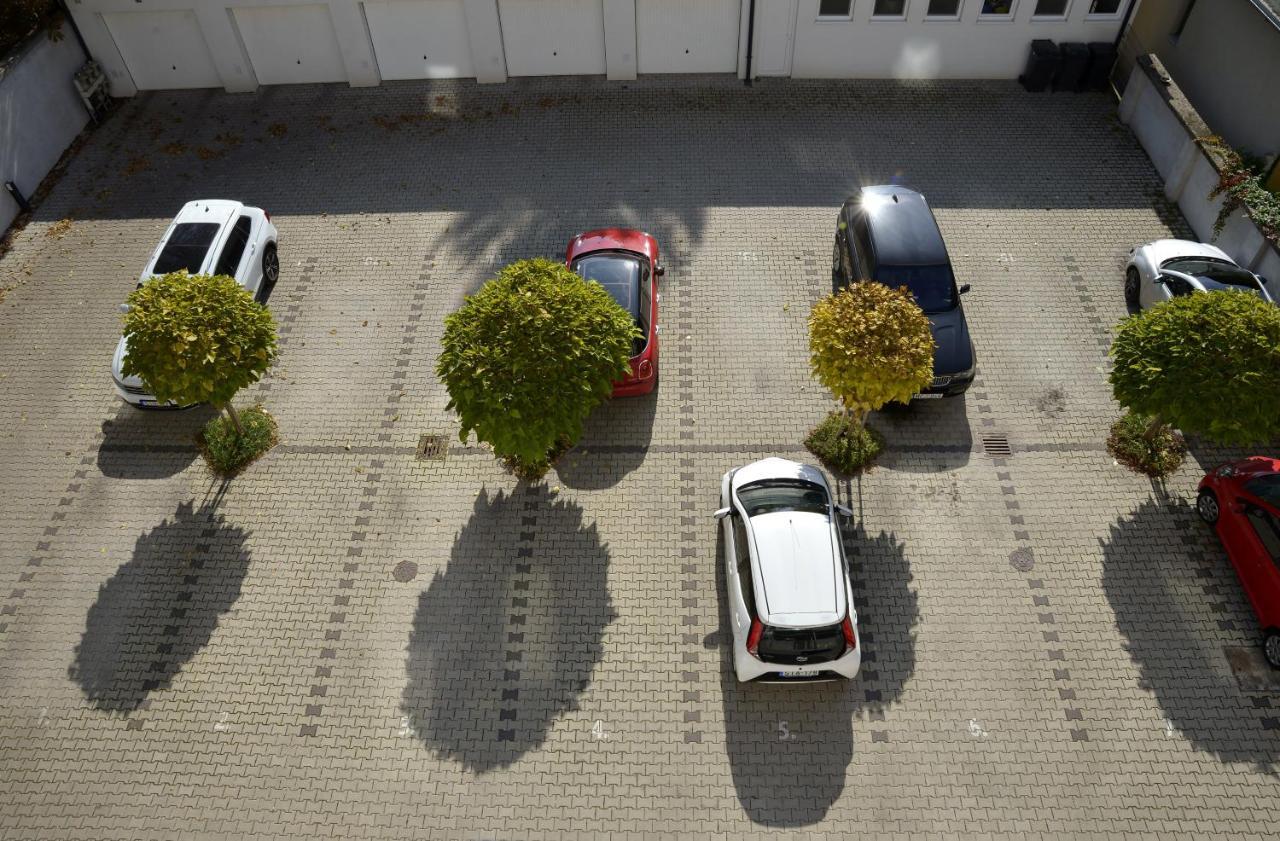 Sunshine Apartman With Free Parking Gyor Exterior photo