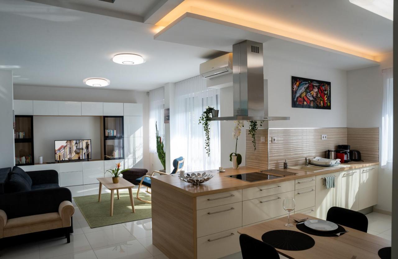 Sunshine Apartman With Free Parking Gyor Exterior photo
